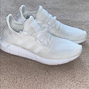 Adidas swift run, white